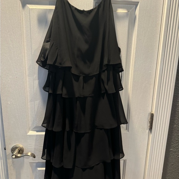 Adorable, forgiving LBD great for cruise fancy night, Christmas/work party - Picture 1 of 8